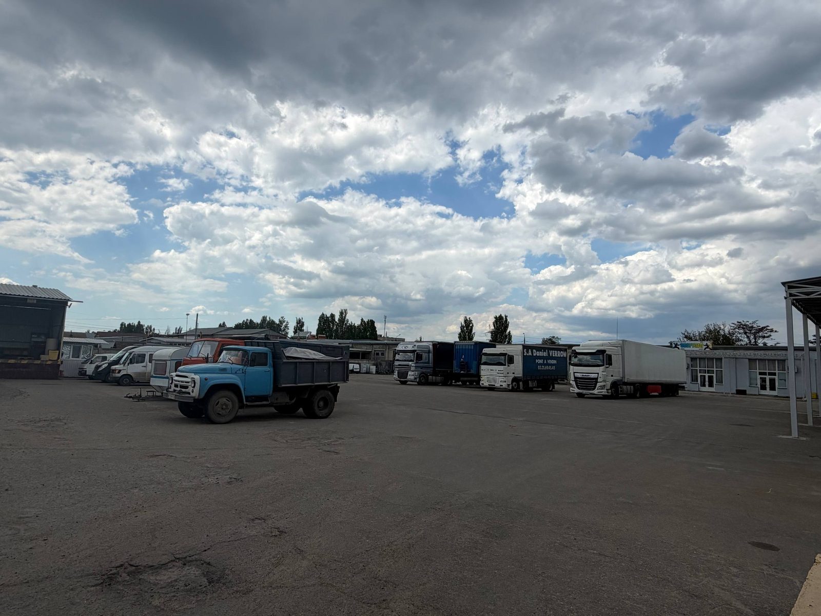 Автостоянка SKIF — легкові та вантажні авто